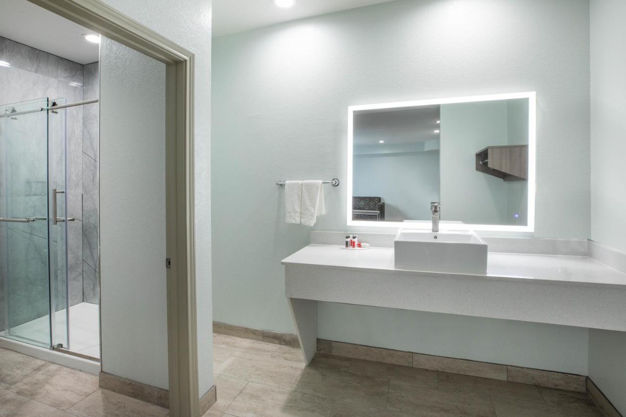 Super 8 By Wyndham Humble Houston Fallcreek Экстерьер фото