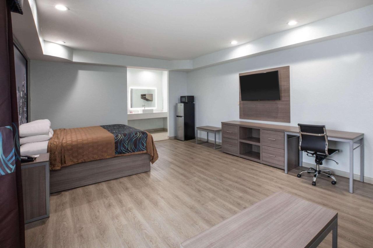 Super 8 By Wyndham Humble Houston Fallcreek Экстерьер фото
